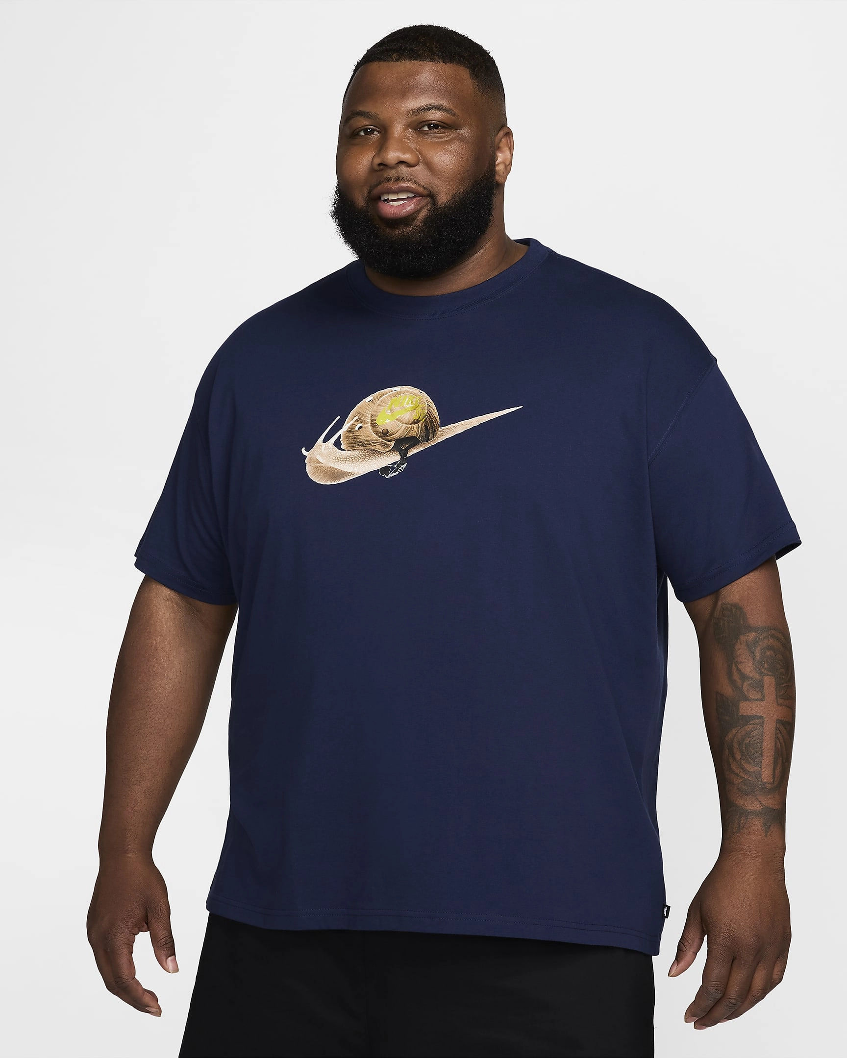 Nike SB Max90 Tee: Unleash your inner street legend. Classic vibes, pure skate style, guaranteed to turn heads.