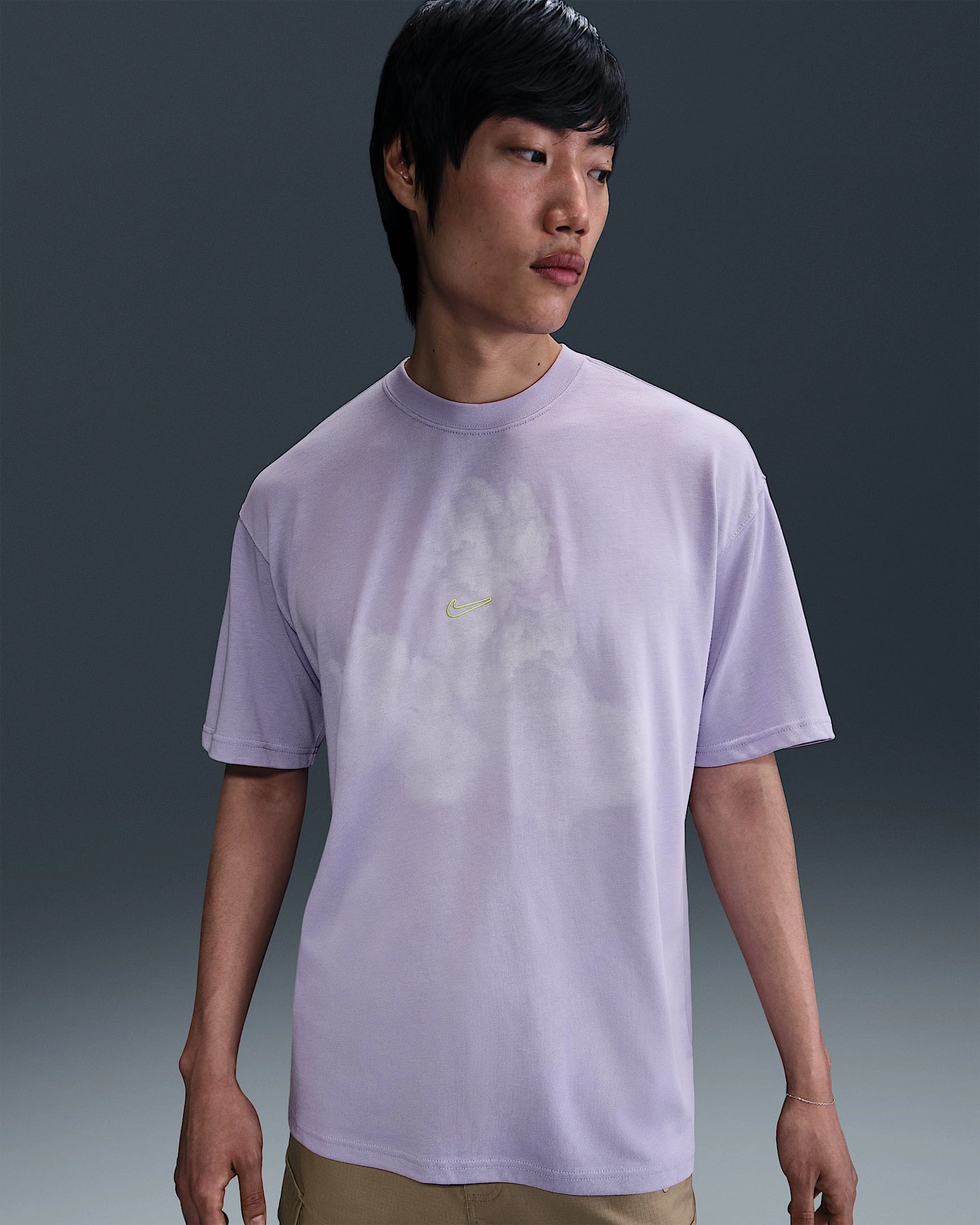 Nike Max90 Tee: Retro Sportswear – Classic Cool & Comfort.